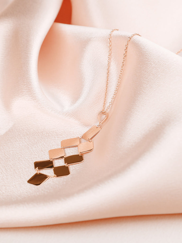 detail photo of artemis plate necklace in yellow gold