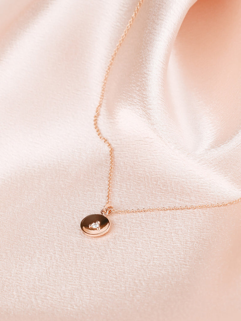 detail photo of Artemis power necklace with diamond in center in yellow gold