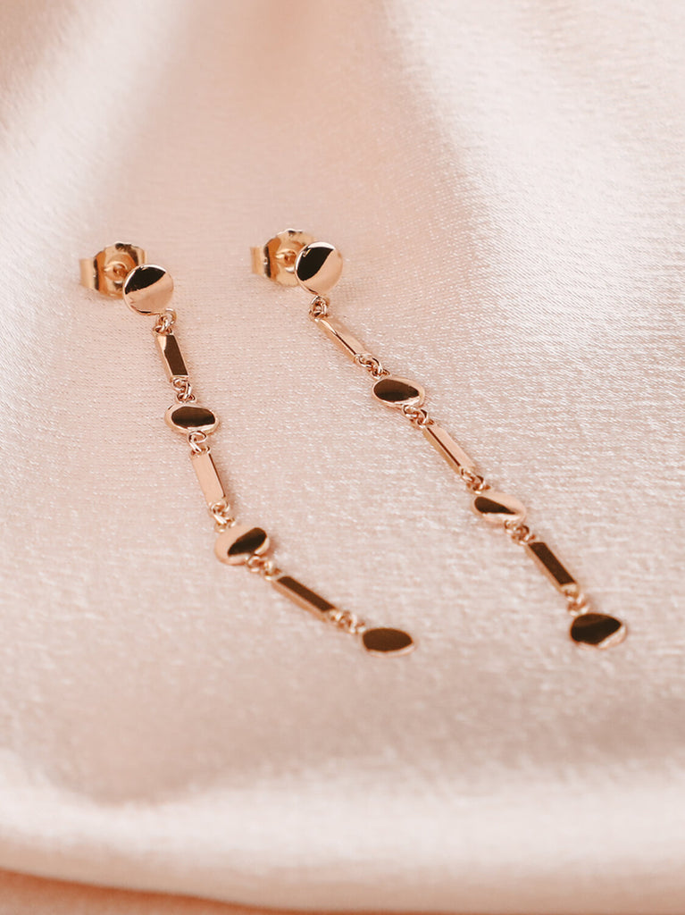 product photo Artemis Shield earrings in gold 