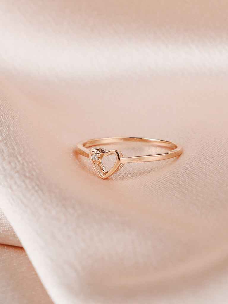 close up photo of women's Brilliant Diamond Heart ring in 14k Rose Gold 