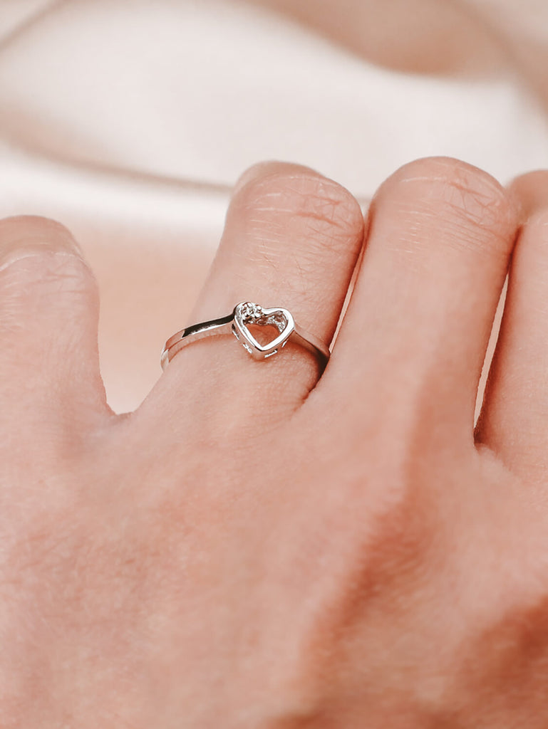  women's Brilliant Diamond Heart ring in 14k white Gold on female hand