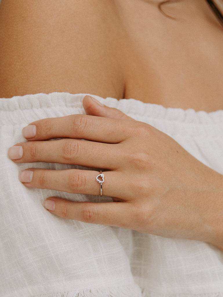 women's Brilliant Diamond Heart ring in 14k White Gold on female model hand