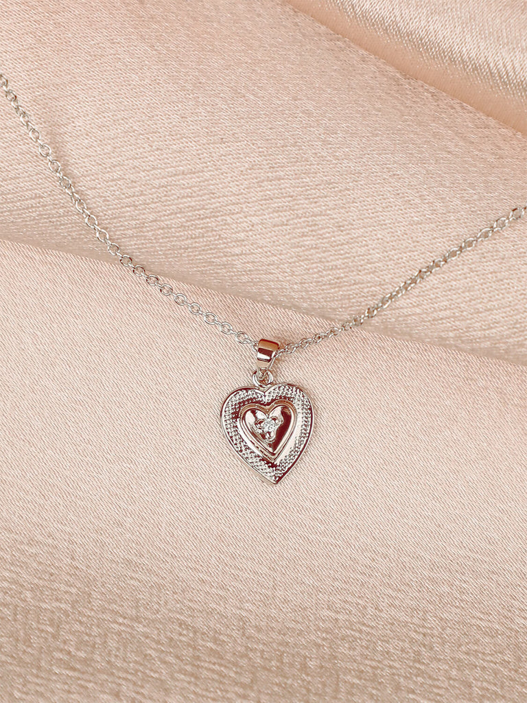 head on photo of True Heart Necklace in white gold with diamond in the center
